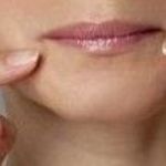 ほうれい線はどうしてできてしまうの?ほうれい線を作らないために気をつけたいポイント