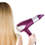 ドライヤーで髪を乾かすのに時間がかかる…ヘアドライヤーを使って髪の毛を乾かす時間を短縮するためのコツ