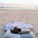 暑くて眠れない?暑い夏の夜でも眠れるひんやり睡眠グッズ!