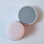 こんなに簡単にサラサラマット肌！ポンポンするだけのスリスリパウダー