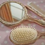 絡まり知らずの指通りの良い髪の毛に！機能的なヘアブラシでヘアケアをしましょう！