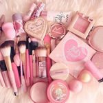 かわいくてユニークなポーチまとめ♡バッグから取り出す時には周りの人にびっくりされちゃうかも…！