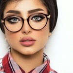 メガネ女子必見！メガネでもメイクをしやすく、そして化粧落ちしにくくするためのコツ大公開！
